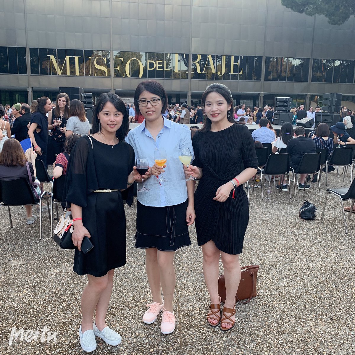 ShuhanChen5's tweet photo. Closing dinner, always nice to meet friends at the IAMCR conference. https://t.co/zds8MwnBBL