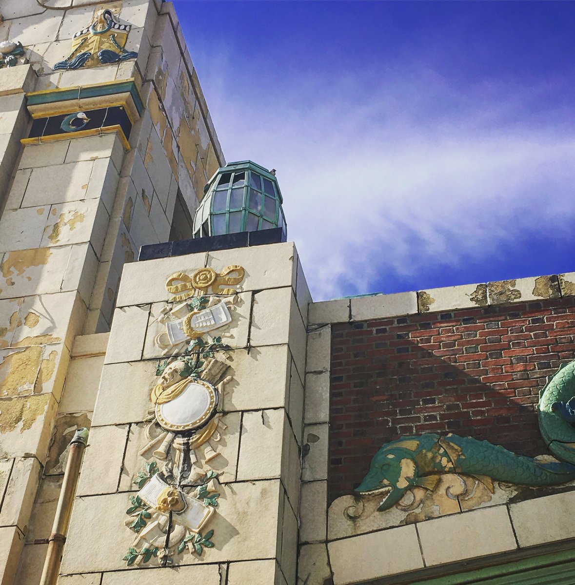 Architectural detail on the #AsburyParkBoardwalk.
#asburyparknj #architecturaldetails #judyatcarnegiehall #1920sarchitecture #decorativearts #musicianlife #joansingsjudy