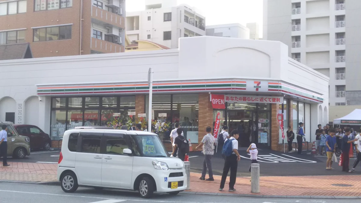 沖縄にセブン初上陸！列がコミケのようだｗｗｗ