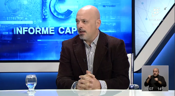 TVCIUDADuy's tweet photo. 👉#EntrevistaCentral Hoy nos acompaña el Politólogo Antonio Cardarello @Zatopek_1871 para realizar el análisis de los resultados de las #internas2019 y el punto de partida de la campaña a octubre.
👉#Ahora en @infocapitaluy @TVCIUDADuy 📺🎙️ https://t.co/hXtb765Qwu