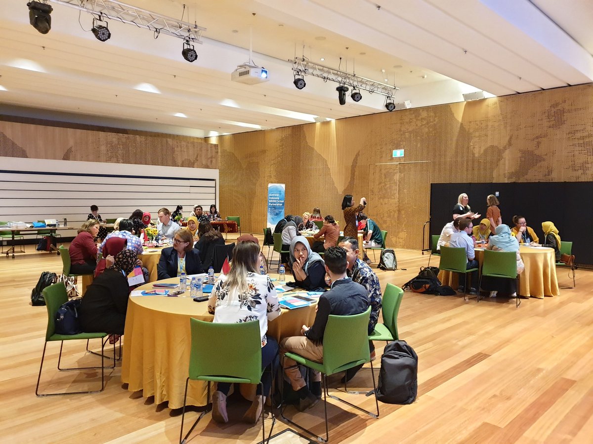 hamishcurry's tweet photo. Such a wonderful and very special day yesterday with our #BRIDGEprogram2019 in Jakarta. A dedicated and creative group of Australian and Indonesia educators @BRIDGEschools @AsiaEducation https://t.co/9oZbXazpgs