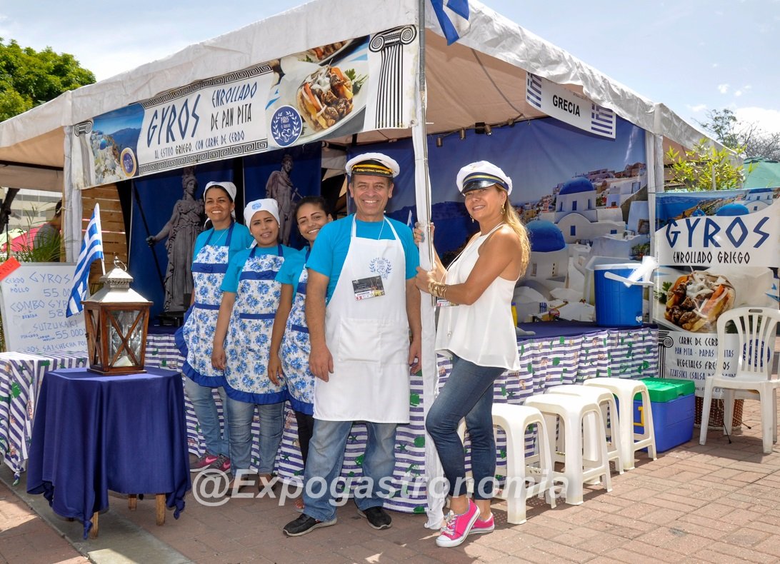 ParisElGriego's tweet photo. El equipo de @ParisElGriego feliz de participar en #Expogastronomia, la mejor expo del país. Vengan ahora que aquí comemos rico y bailamos #zorba ¡Opa!
#ParisElGriego #EntradaGratis #EventoCCS https://t.co/RVkI9AdrdN