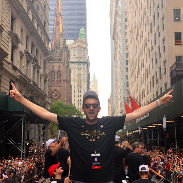 ajbarnold's tweet photo. Speechless. An incredible celebration in NYC. #uswnt #analystviews #wntparade #tickertape #tickertapeparade https://t.co/SBRbU4zCIr