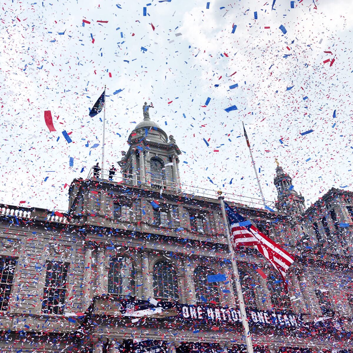 ajbarnold's tweet photo. Speechless. An incredible celebration in NYC. #uswnt #analystviews #wntparade #tickertape #tickertapeparade https://t.co/SBRbU4zCIr