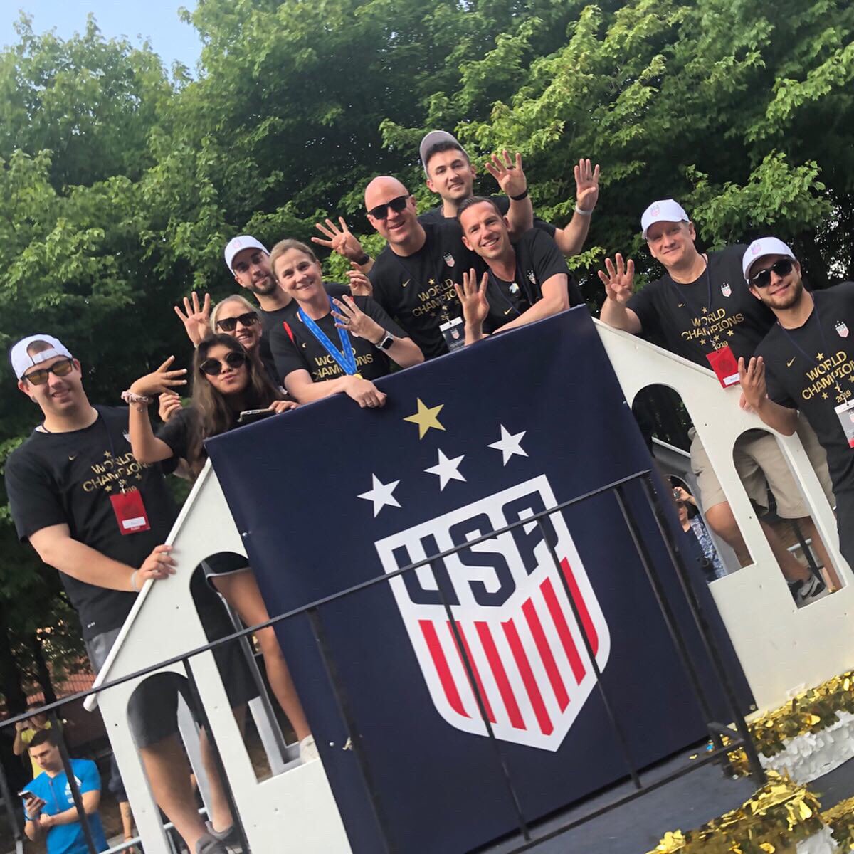 ajbarnold's tweet photo. Speechless. An incredible celebration in NYC. #uswnt #analystviews #wntparade #tickertape #tickertapeparade https://t.co/SBRbU4zCIr