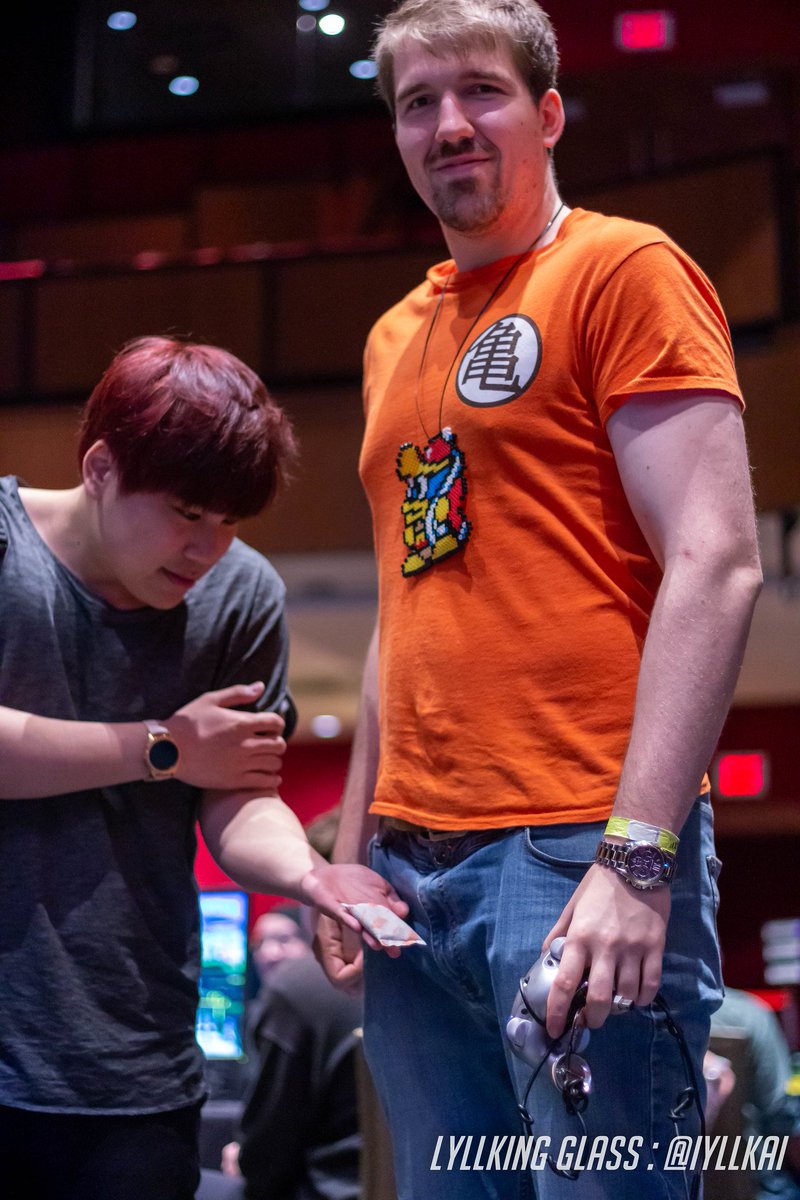 ilyachat's tweet photo. The look @BigD_SSB gives when @FocusSSB applies hot pack to area. I'm so excited to show you all these photos from #Pinnacle2019!!! @VanStreetBattle @GamingStadiumCS @ubcesports https://t.co/m6zVPWVHQM