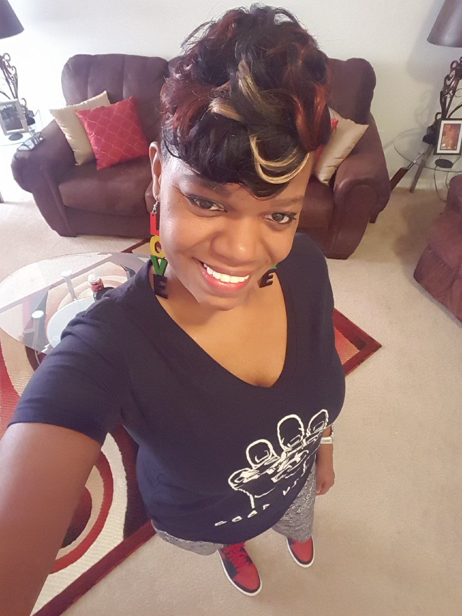 _dancenmachine's tweet photo. My TWIN sister is my #WCW  TWINZ TIL THE END https://t.co/ZgV7q8kdrD