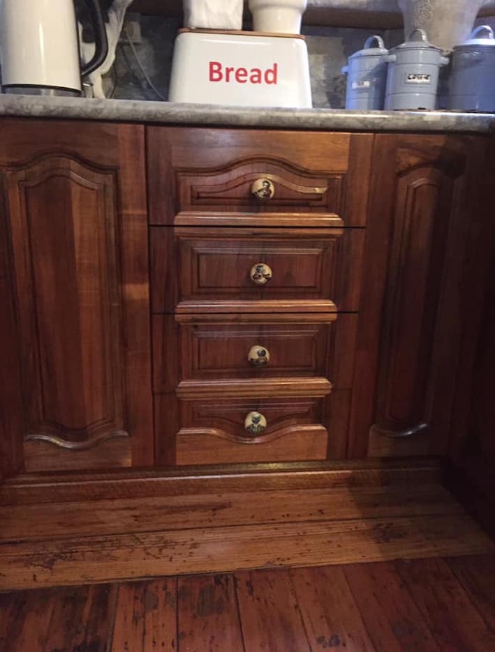 UopaintC's tweet photo. This was a #customers #Kitchenmakeover #upcyled.
She absolutely #loves her #kitchen.
It was a #huge job but well worth the effort.
#Painted with UO #Cockatoo &amp; #Sealed with UO #SatinTop #Coat. https://t.co/oNo3e4aX4P