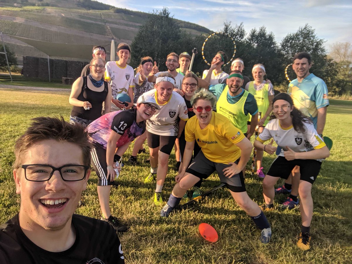BingerBeasts's tweet photo. Mittwochstraining!
#ichbineinbingerbeast #quidditch #Quidditch #quidditchgermany #bingerbeasts #djkgwbüdesheim #djkfamilie #Mittwoch #training #train #sport #sports #WednesdayMotivation https://t.co/yo4hcc5wJ9