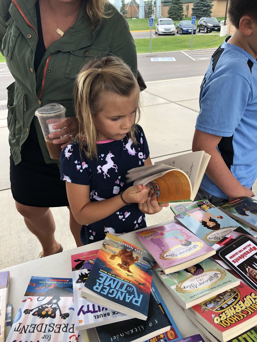 Concord_reads's tweet photo. Concord readers checked in today for a free book and Freezie Pop in honor of all the great reading they’ve done since school ended! Congratulations to them! Keep turnimg those pages kids! #edinareads #IamEPS https://t.co/sBdXURrcq5