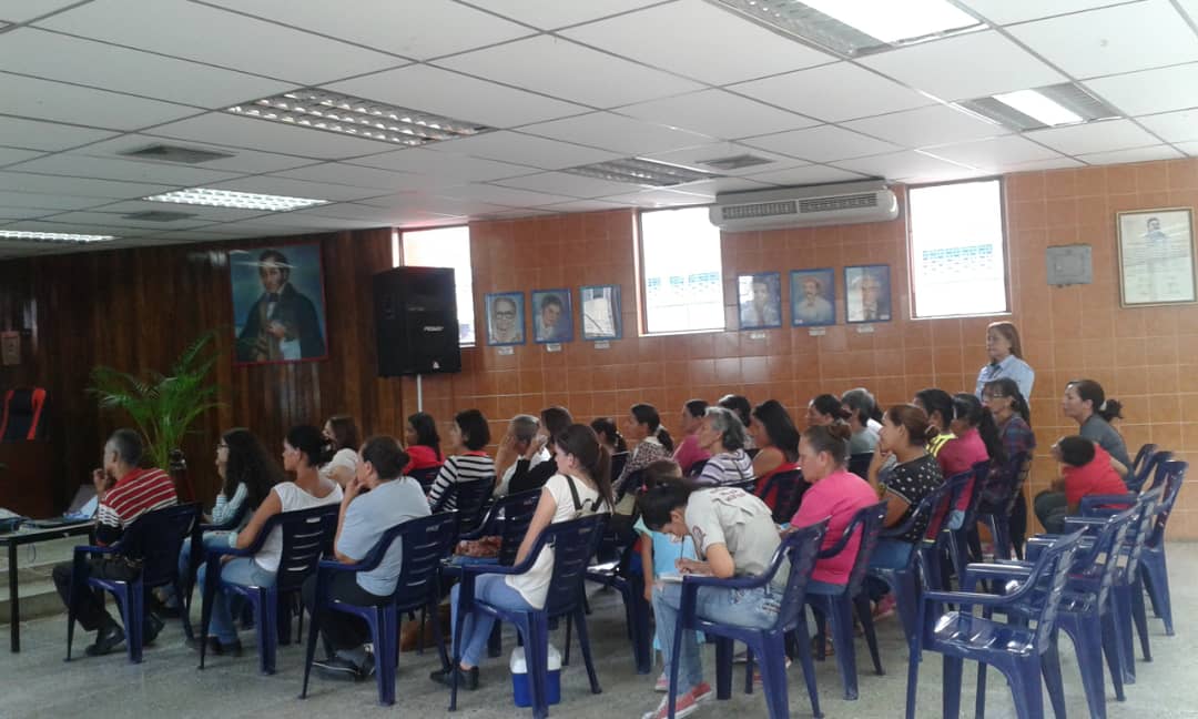 Taller de capacitación a 35 mujeres  en el área contra la violencia a la mujer, así como también en materia financiera a las mujeres emprendedoras de Sucre, durante esta jornada se les dió a conocer temas como la economía popular y contabilidad básica.