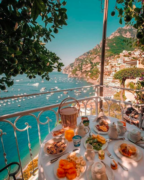 ThirstyNest's tweet photo. Carbs, the coast, and a little cocktail to top it all off. Can you name something better?! We're not sure we can think of anything... π· #thirstynest #giftbetter #winespiritregistry https://t.co/ozm0hPH2ja