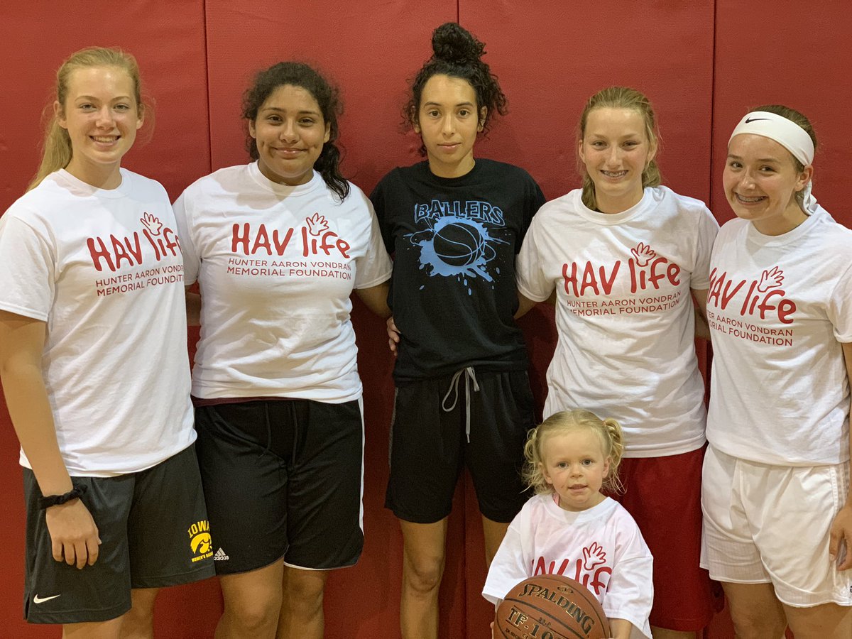 QC_Ballers's tweet photo. The Q.C. Ballers would like to give a BIG thank you the Hav Life Foundation for helping our youth in the Quad Cities continue their dream on the basketball court. @HAVlife #Makinghappen https://t.co/ko7MZ1dOmv