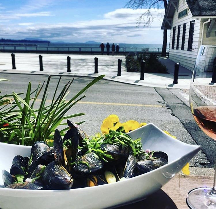SouthRockBuzz's tweet photo. Did you know @jansonthebeach specializes in gluten free meals including fish &amp; chips, calamari, clam chowder &amp; more? 

All of their dishes are made in house from scratch daily plus every Wednesday bottles of wine are 50% off! https://t.co/Q1LwSFJCkd