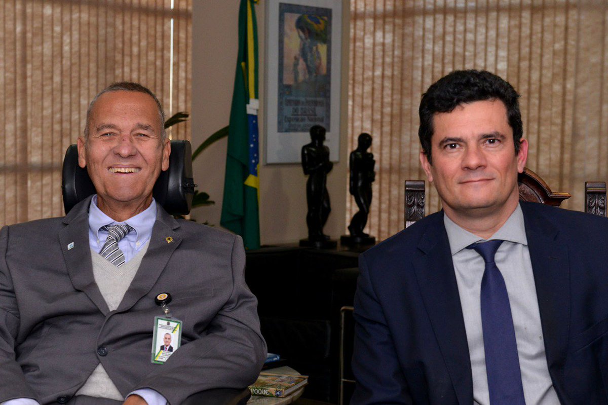 SF_Moro's tweet photo. Para finalizar o dia, recebi a visita de alguém que é um exemplo de liderança e integridade. Conversamos sobre tudo. https://t.co/1jDZ3nbV9w