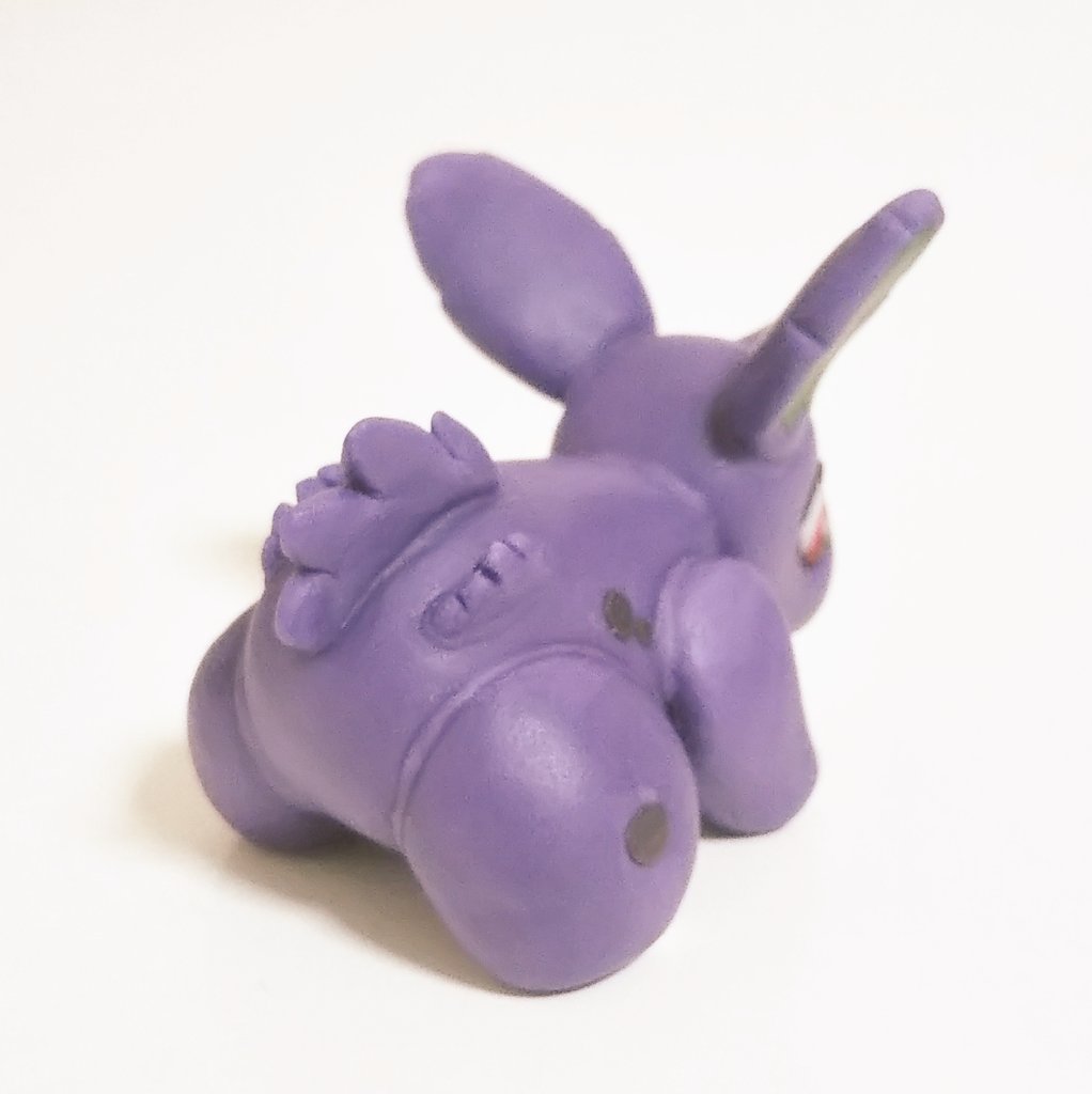 Gaji ニドラン 作りました ウサギみたいなポケモンだけど角があってトゲトゲしてますね そのトゲの感じがとても難しいです 粘土 ポケモンgo