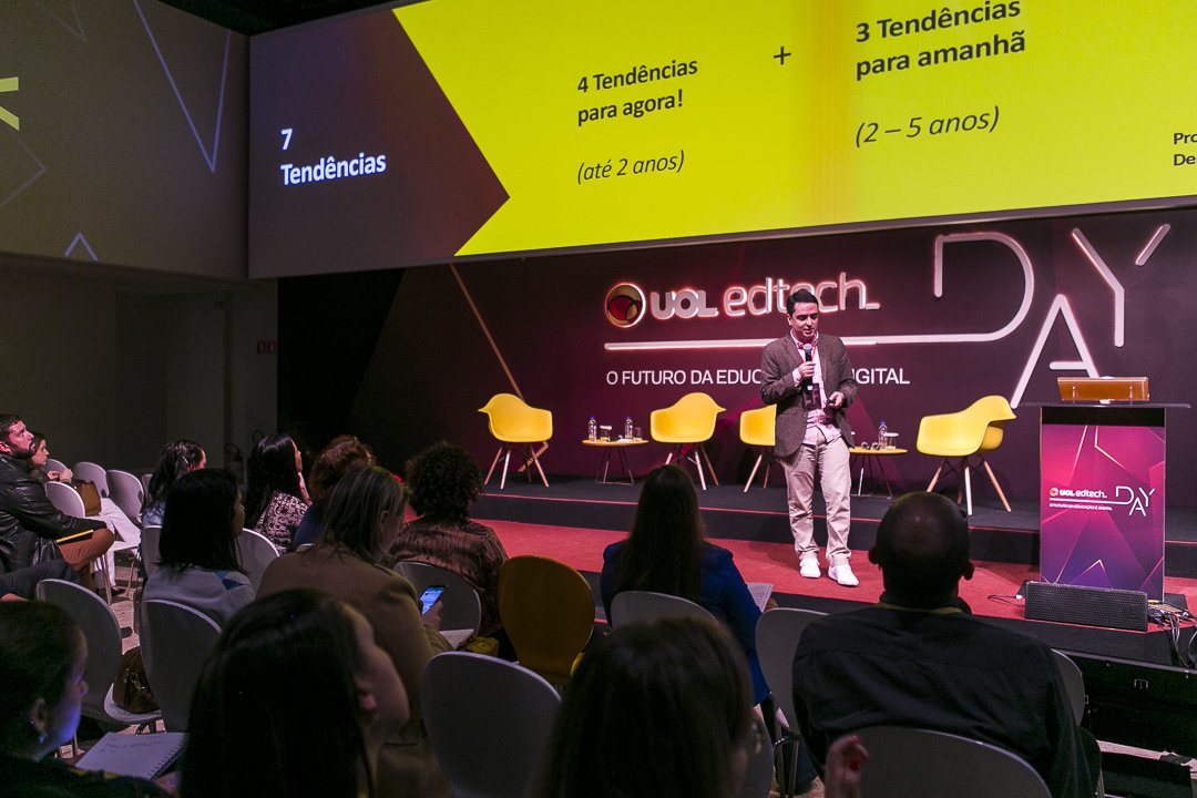 brunomilagres's tweet photo. Só postando estas fotos aqui para guardar, pois foi um dia bem especial. Falei sobre mudanças na educação e adoção de novas tecnologias no Brasil. E acredito muito nesta transformação. #edtech #uoledtechday https://t.co/78ygtp7wfg