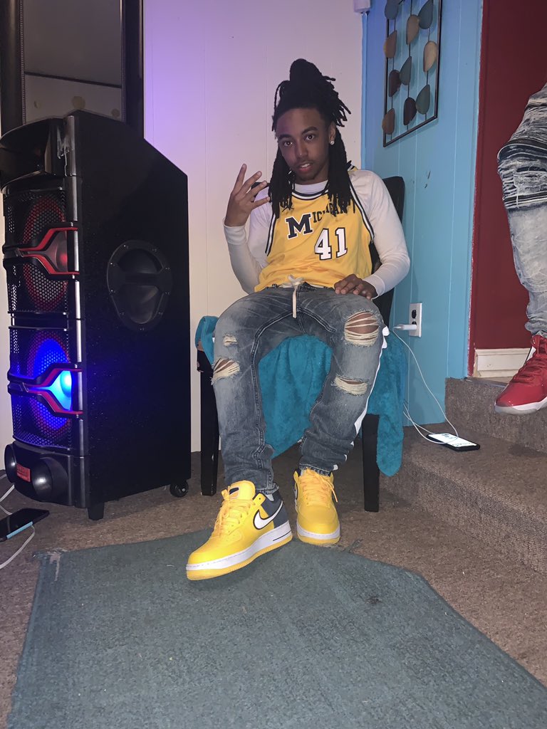 810TayDot's tweet photo. I drew up a new game plan, and bounced back from the L’s. #FortunePaperRoute💰🛣#LLABM🖤 https://t.co/MZdJQ3HFQM