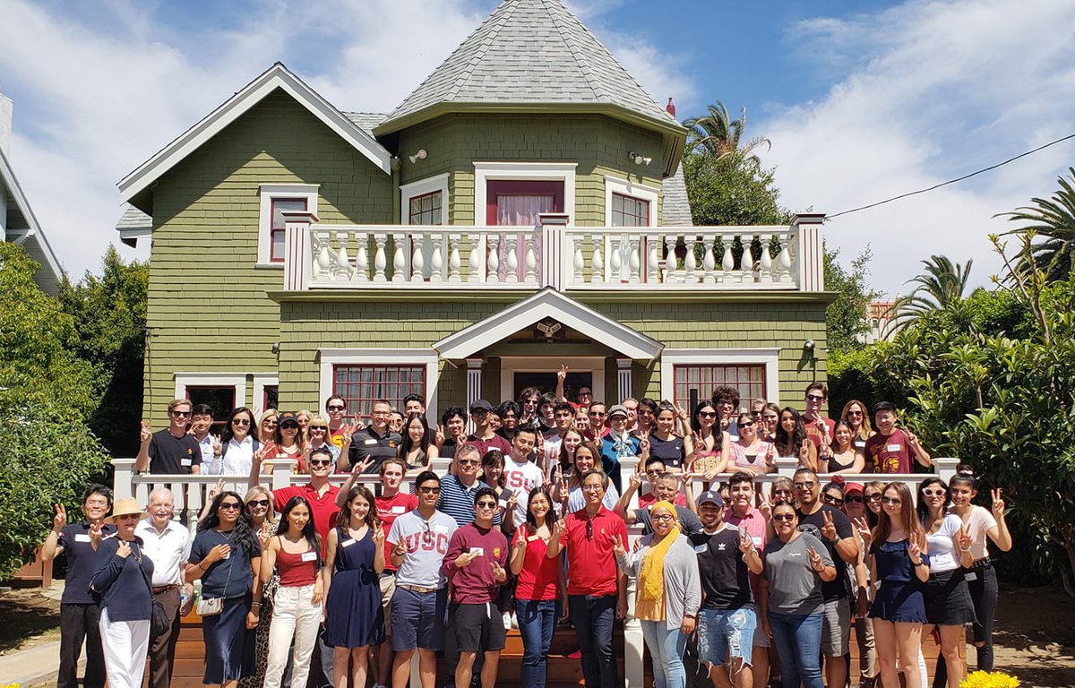 USCAlumni's tweet photo. SCend Offs are in full swing! Last week, the @LATrojans came together to welcome new students to the Trojan Family with excitement and pride. Find #SCendOffs near you at https://t.co/rU7rkwVSm8! #USCAlumni #FightOn https://t.co/hJkHl3PTxe