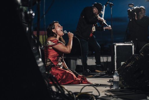 👩‍🎤: Us singing in the car‍ to this year's playlist with FOTR Alum @tagaq 
Spotify: ow.ly/icyi50uGrn7

Apple Music: ow.ly/GPgM50uGrn9
.
.
.
📷Angela Gzowski