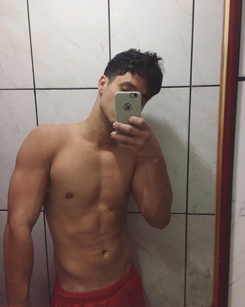 Daviddmllo's tweet photo. Kkkk https://t.co/QuYBHg9VeS
