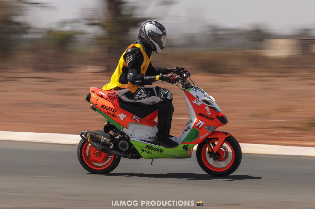 iamogprod's tweet photo. 🏁MAX 2 ROUES 4éme Édition🏁
.
.
.
📸 IAMOG PRODUCTIONS
#iamog #iamogprod #edje #bulletracing #bikelife #racing #circuit #race #motogp #moto #suzuki #dainese #dainesejacket #circuitdedakarbaobabs #sindia #max2roues #wheelie #2stroke #4stroke @Max_2roues https://t.co/wMb8sOqm2M