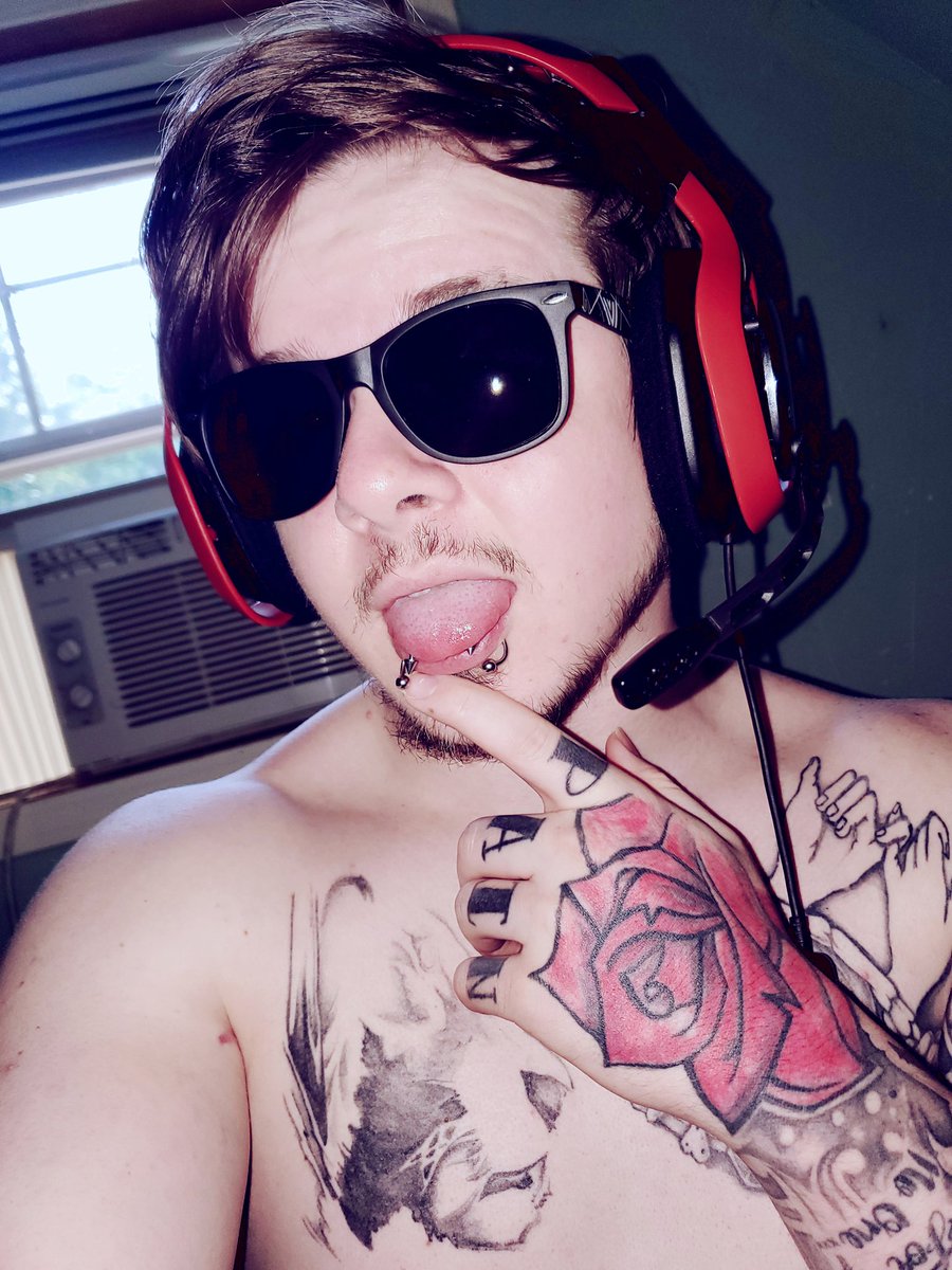 GenesisTE_'s tweet photo. Your future husband right here!! https://t.co/ATHrZQwuPs