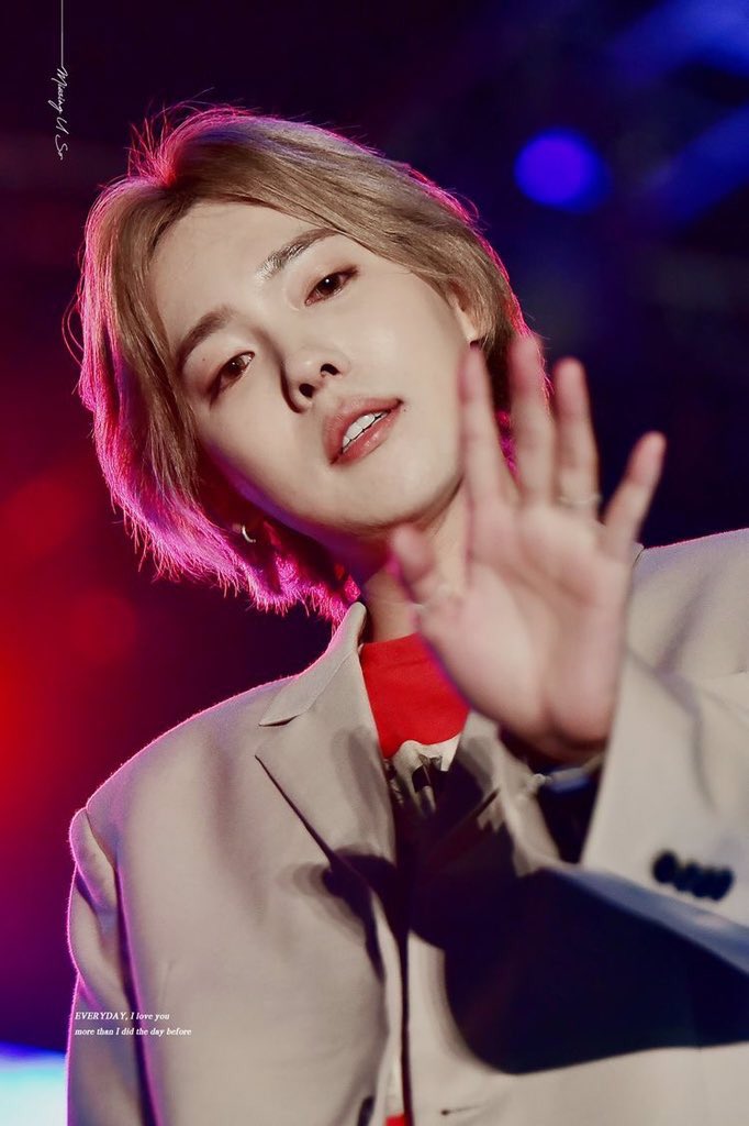 DispatchFake's tweet image. 🐨 ;

  ↝  Gente para rolear, amigos y a los chicos de WINNER!