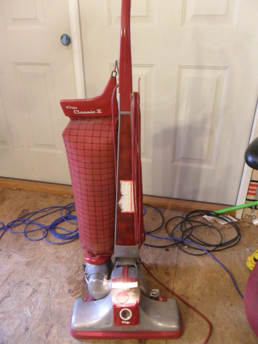 Ok tweeps. This is going down childhood lane. 

Who grew up with your mom “running da sweeper” with this? Headlight and all. 
Looking at you <a href="/Pittsburgh_Dad/">Pittsburgh Dad</a> 😂

Not sure what the rest of ya called it, but it was as a sweeper... not a vacuum 
#BurghLife