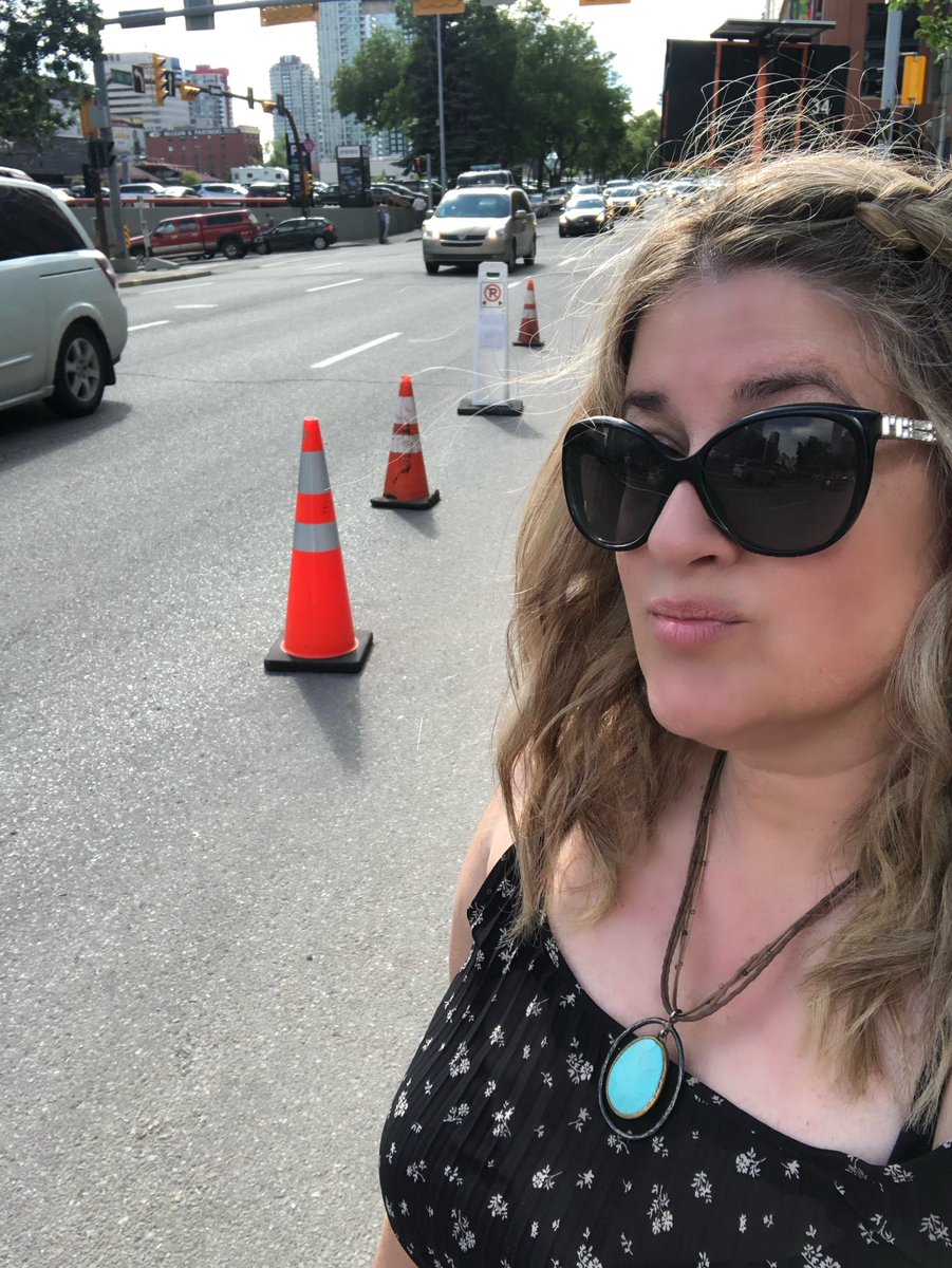 My brother might be a partner at a global accounting firm and provided the grandchildren but did thousands of people drive by pylons today that he placed on the road? Nope. That was all me. 🙋‍♀️
#eventplannerlife