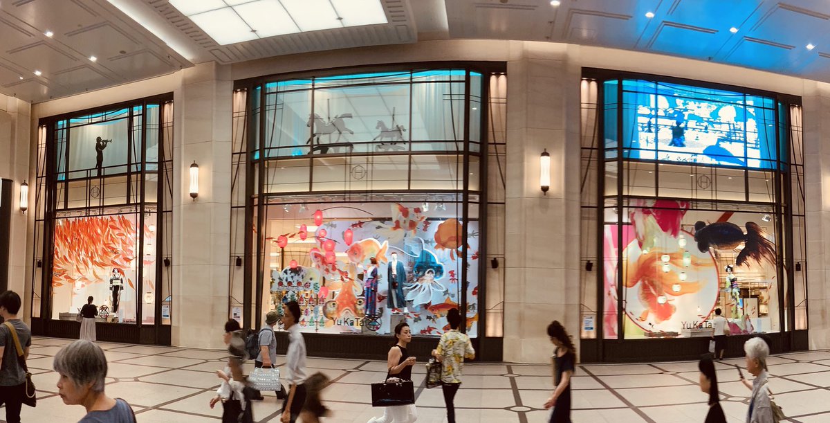 RiusukeFukahori's tweet photo. My Goldfish Road(^^)(^^)(^^)
@Hankyu Umeda Main Store in Osaka

#阪急うめだ本店 #深堀隆介 #hankyu #riusuke #fukahori #osaka #金魚 ＃goldfish #ショーウインドウ https://t.co/UtyAVNAftA