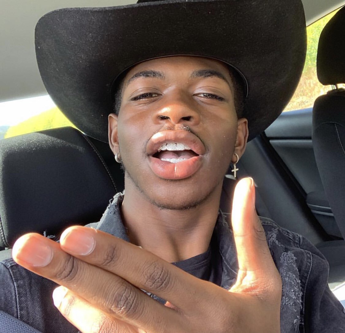 BrianMcLight's tweet photo. Jason Lee called Lil Nas X ugly.

Jason. Lee. Called. Lil. Nas. X. Ugly. 

THE MAN ON THE LEFT... CALLED THE MAN ON THE RIGHT ... UGLY. https://t.co/aSeUWd56gT