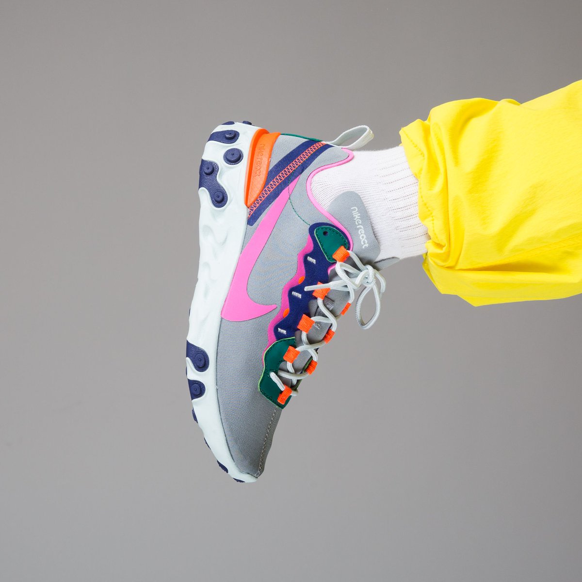 Titolo Another 1 On Sale Nike Wmns React Element 55 Wolf Grey Laser Fuchsia Hyper Crimson P U R C H A S E T Co 33mfackrml Nike Wmns React Reactelement55