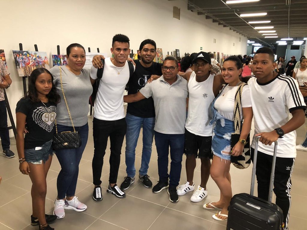 LuisFDiaz19's tweet photo. A mi familia, a mi novia, amigos, mi representante y seres queridos que han estado conmigo, esto también es gracias a ustedes que me han ayudado a crecer como persona y como futbolista. https://t.co/2eFMm5QPmv
