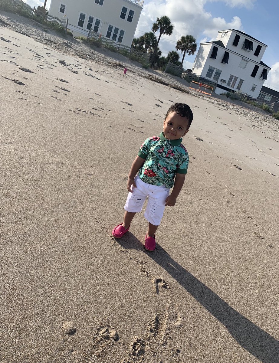ahr_xo's tweet photo. Mommy’s FLY GUY enjoying his last night at the beach 🤴🏽🌴 #KING #hisownstyle🌺 #sourpatchkid https://t.co/lAkwNY5qrH
