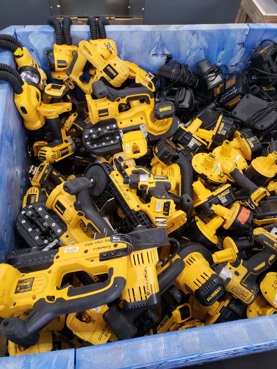 #Rosendin’s OR office, along with <a href="/MilwaukeeTool/">Milwaukee Tool</a> and Eoff Electric Supply, held a “Tools for Training” drive which brought in 300+ tools that were donated to 4 Hillsboro schools for their respective CTE programs! #tradescareers #givingback #Rosendin100 #SharedSuccess1919