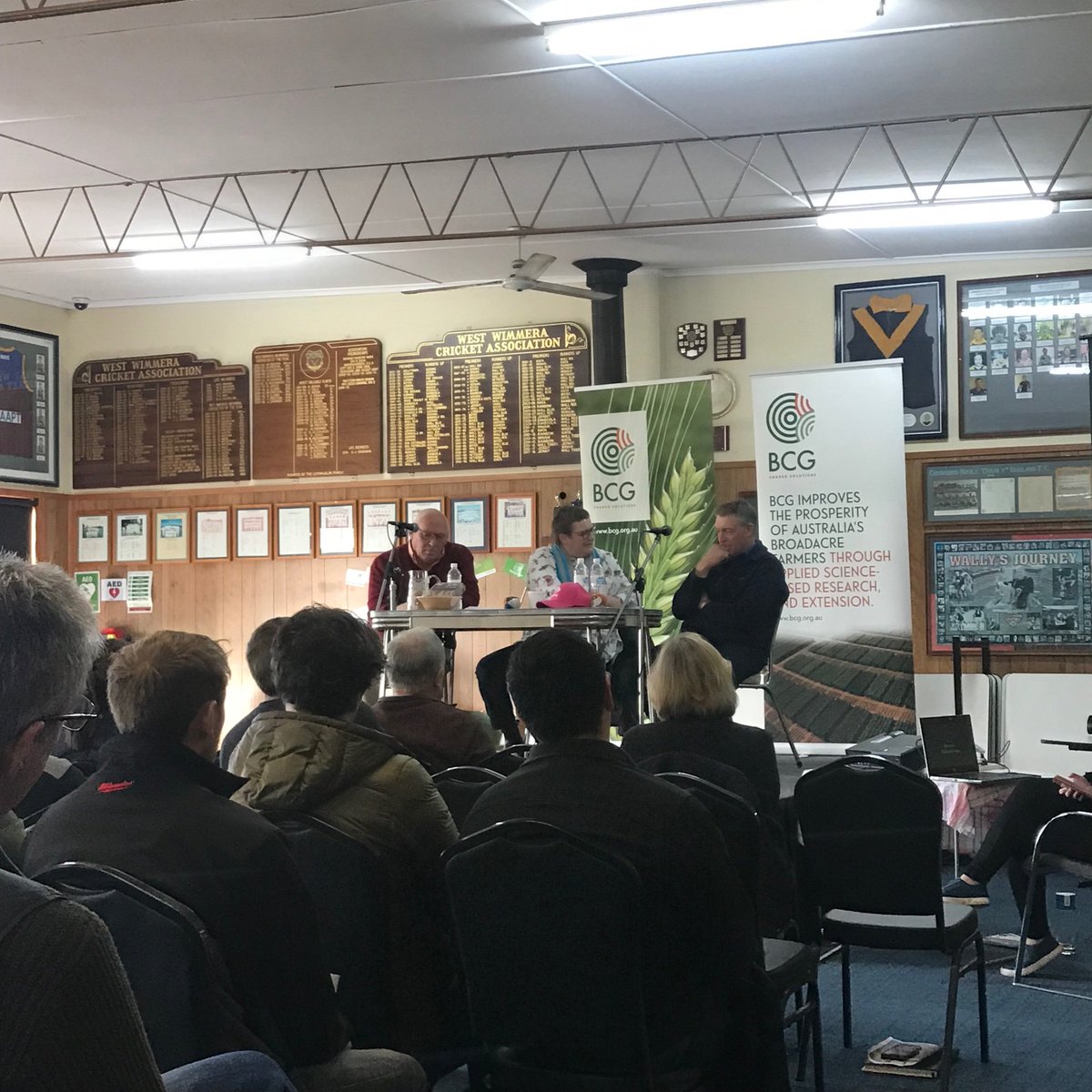 AngelaMazur19's tweet photo. Having real conversations #TalkingFarming @BCG_Birchip https://t.co/lcthA4WOFg