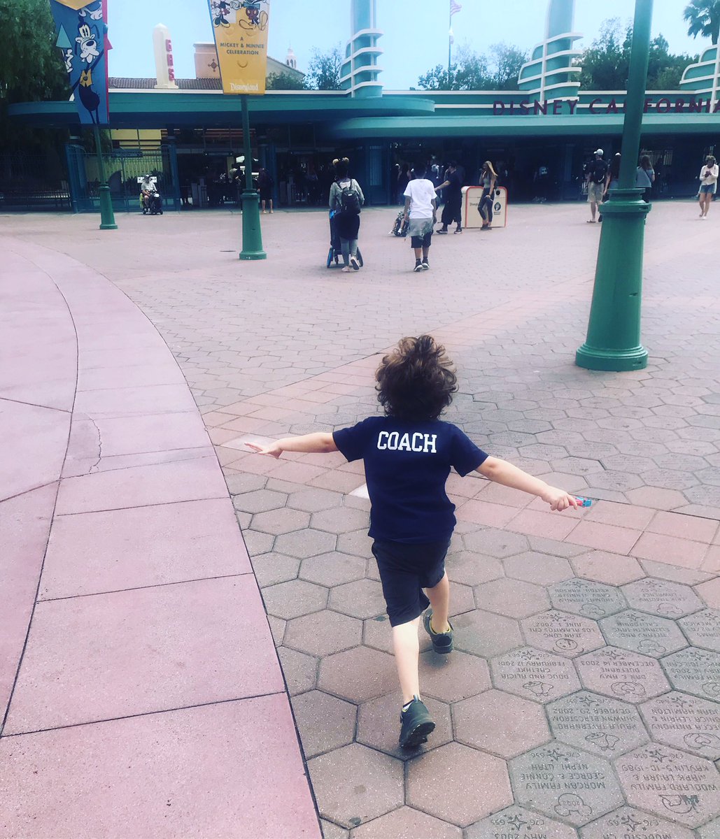 Fit_Diamond's tweet image. Leo’s first time @Disneyland @DisneyParks @DisneyStudios @Disney #puremagic #Disneyland #magic #adventureland #Disney #California