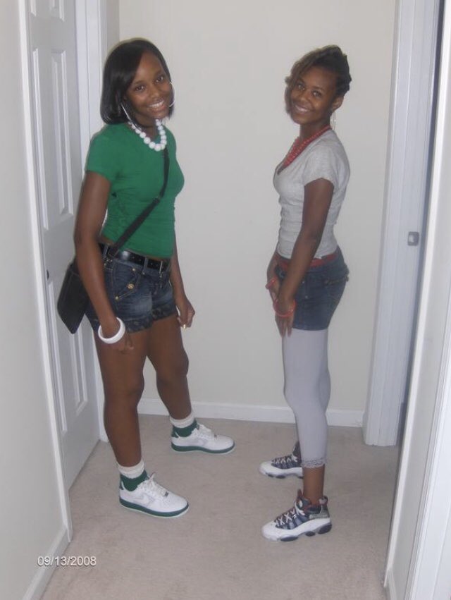Ree_TheBOSS's tweet photo. Back in the day my bestfriend &amp; I were on hot girl shit 😩 #shoegameproper https://t.co/Glpa8H7ehV