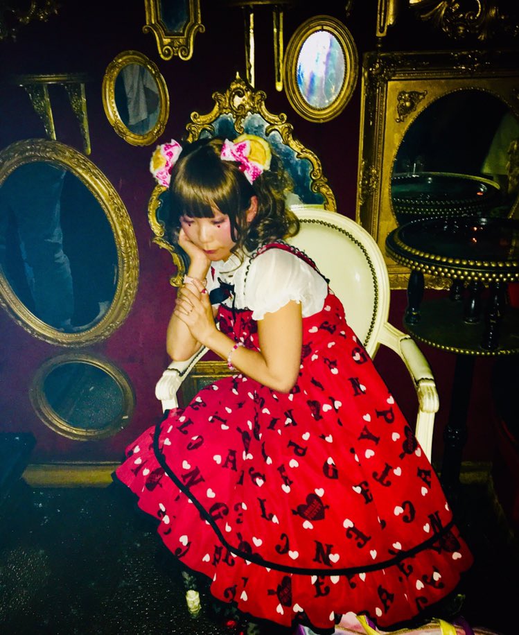 _kon_coco_'s tweet photo. すごく楽しかった
かわいいゴスロリちゃんたちと仲良くなれたし
ビール2杯でよっぱらっぴしてしまった🤣
好き空間すぎたよ!!
装飾や置いてあるアンティーク家具の全てが好きだった
早くにこの空間と出会っていたかったな〜
もみじちゃん強引だったのに一緒に来てくれてありがと!
#TRUMPROOM https://t.co/7NWrlbflLq