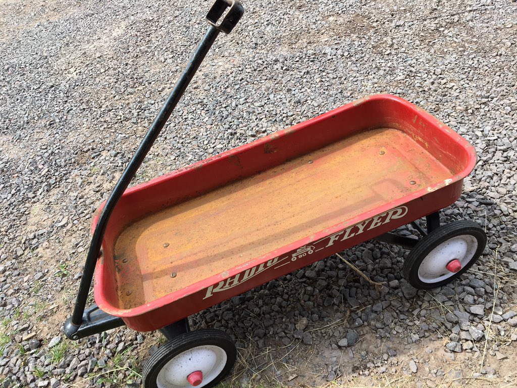 dailystem's tweet image. Reduce, Reuse, &amp;amp; Recycle ♻️ ♻️ 
...but too often we forget to emphasize Repair!
Help your kids fix something instead of throwing it away!
#Sustainability #STEM #DIY #parenting