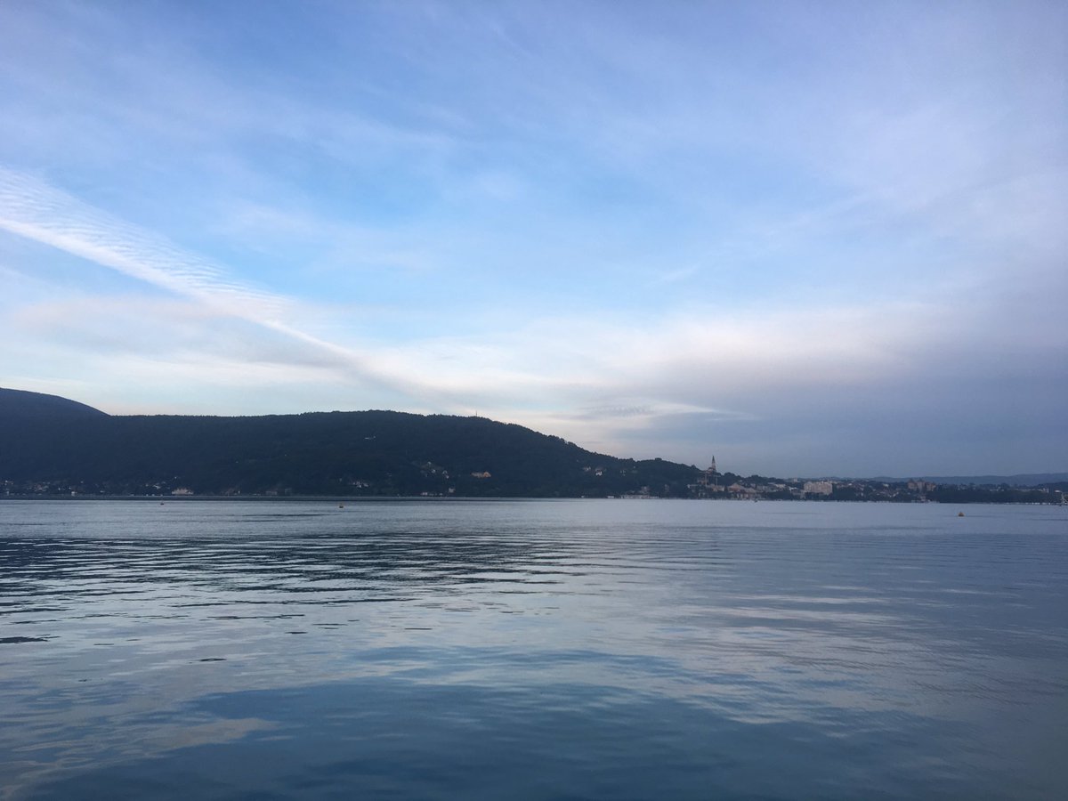 AudreyPulvar's tweet image. Je pose ça là... Bonne journée ! 😉🙂 
#AnnecyStyle