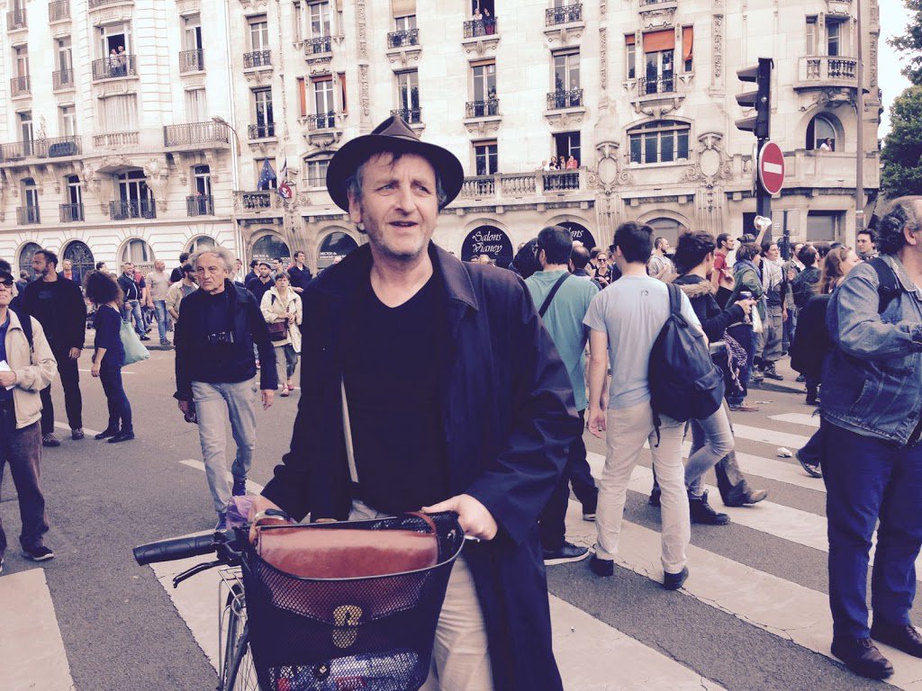 Notre camarade Richard Herlin est parti hier, nous laissant bien seuls pour démêler anacoluthes, amphibologies et participes passés. Il a contribué avec malice à la vie de ce compte, avec passion à la vie de la langue, et avec amour à la vie de beaucoup d’entre nous.
Adieu Richie