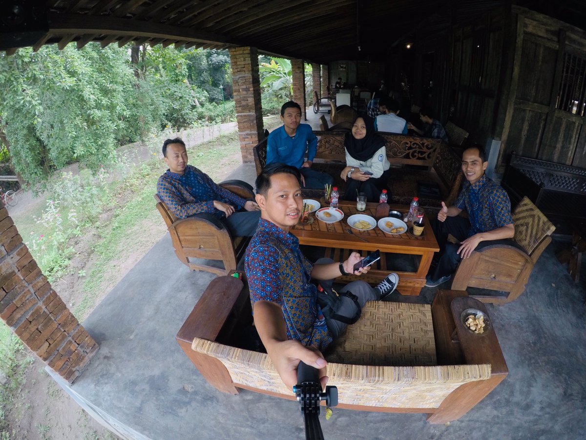 IkhwanCahyono's tweet photo. Makan siang dulu gaes. #kopirolas https://t.co/m0UVzEGS1F
