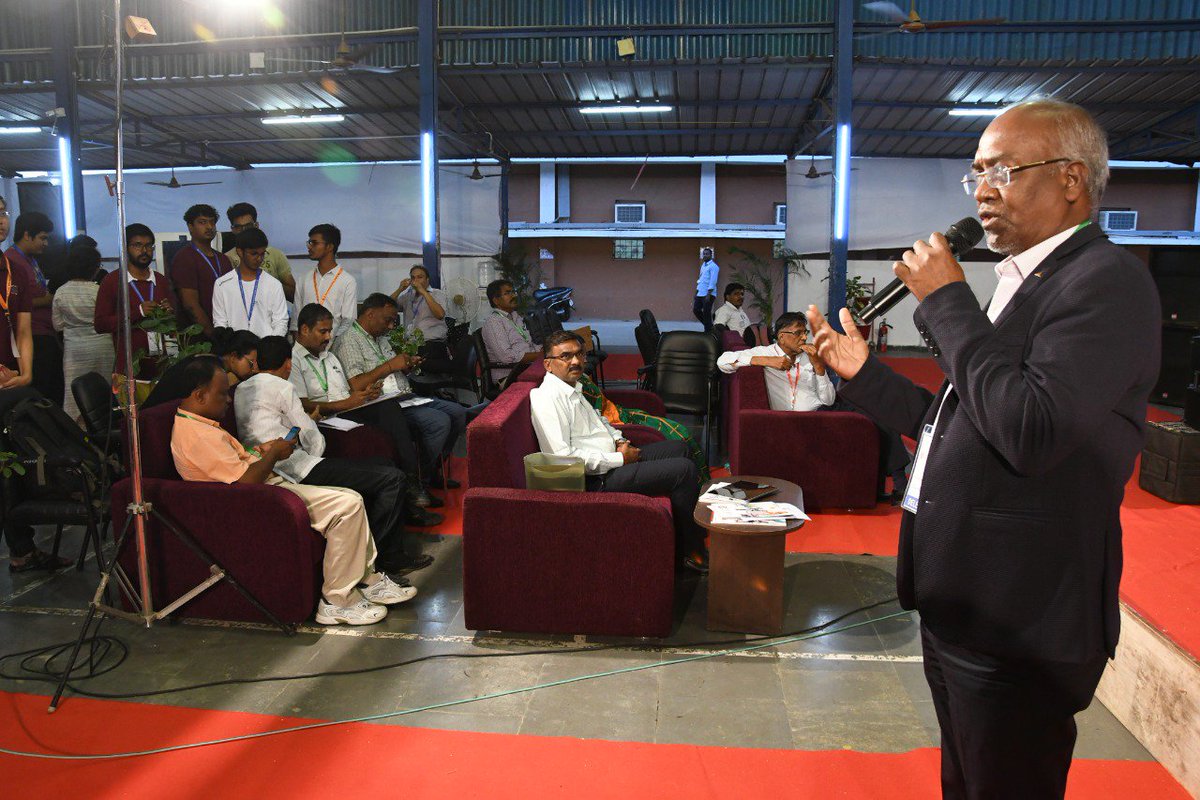veltechofficial's tweet photo. Mr.Pon Manivannan,Principal Technology Leader, L&T Technology Services interaction with Students in #Smart_India_Hackathon at @VT_Univ #SIH2019 #SIH2019HardwareEdition #SIH2019GrandFinale @SIH2019 @innovation @HRDMinistry @Persistentsys @AICTE_INDIA @mhrd_innovation @i4CIndia https://t.co/iScimIIwmo