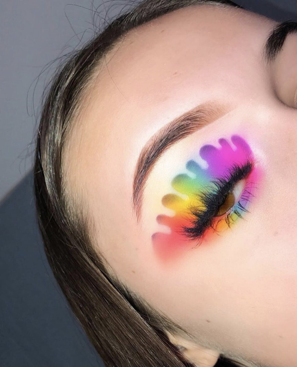 makeupbyjulia3's tweet photo. Rainbow drip🌈 eyelook inspired by @chloefitzmua4 
Check our my Instagram (@makeupbyjulia3) for video and tutorials on looks like these😍❤️ https://t.co/OHDskiXVB2