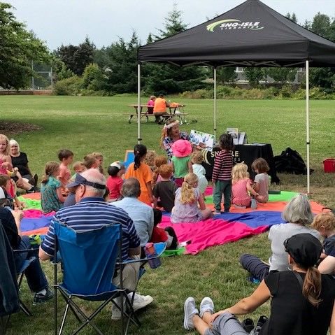 EdmondsLibrary's tweet photo. We had soπmuchπfunπ yesterday with all the #ExploreSummer #kids programs! We started out the morning with #Storytime in the #Park! Then we headed up to the #library for Galaxy Painting ποΈ
@snoislelibrary #edmondslibrary #books #edmonds #UniverseOfStories #OptOutside #art https://t.co/3yrnhcgp1Y