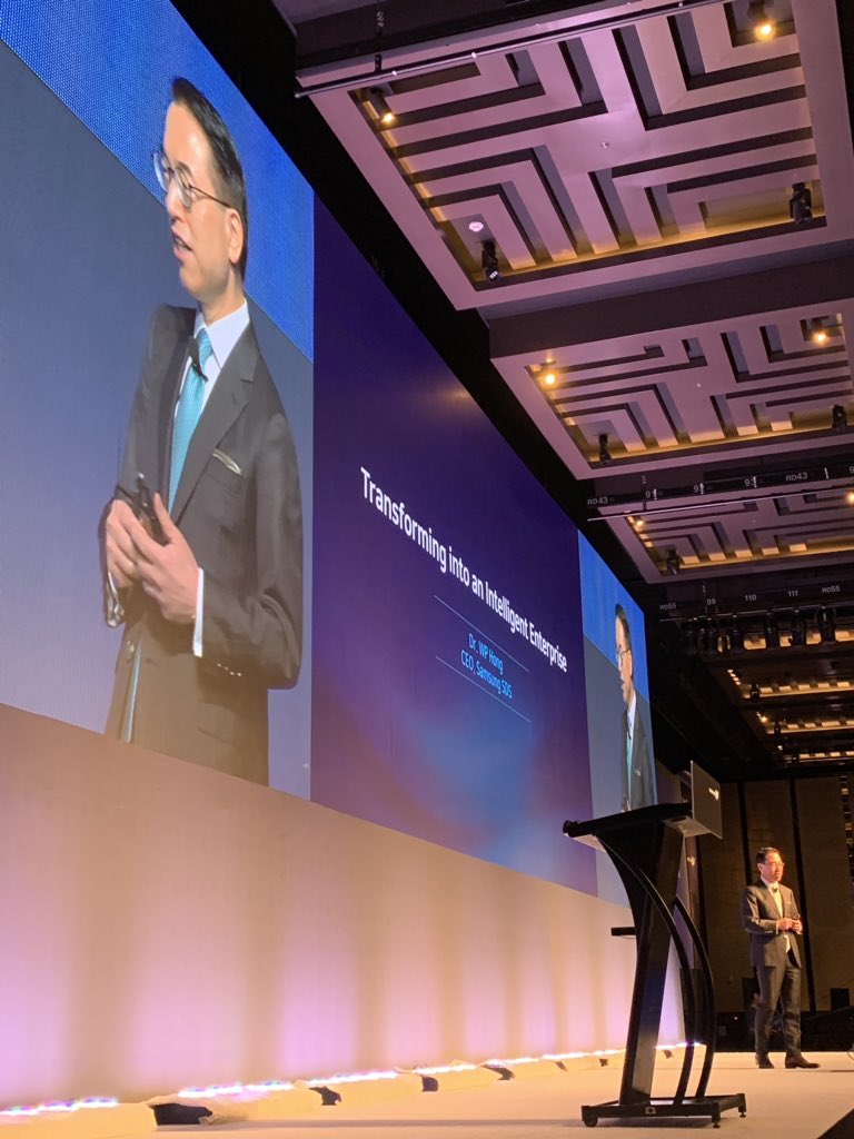 Dr WP Hong - CEO of Samsung SDS on stage at #SAPExecutiveSummit <a href="/sapkr/">SAP Korea</a> - talking about digital transformation and addressing customer experience across X and O data.