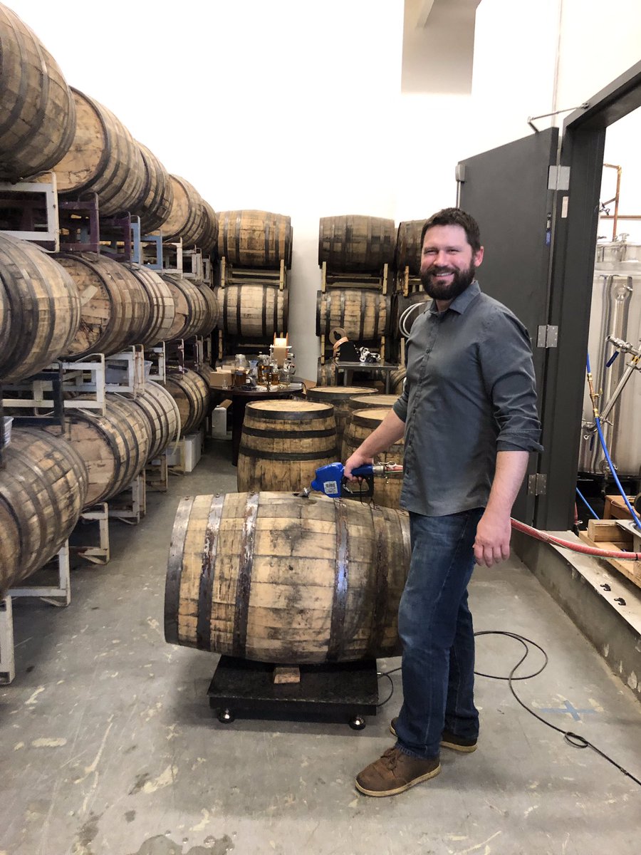 10StDistillery's tweet photo. Ryan fills his first barrel! https://t.co/3aZWehPIeC