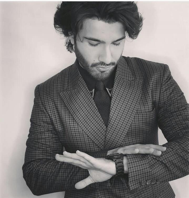 32HasEEM41's tweet photo. Happiest birthday @ferozekhaan 
May Allah give u many many more.....❤🍦🍰🍮🌸👑🎂🎁🎈🎈🎉 https://t.co/Es7WiCMh9D